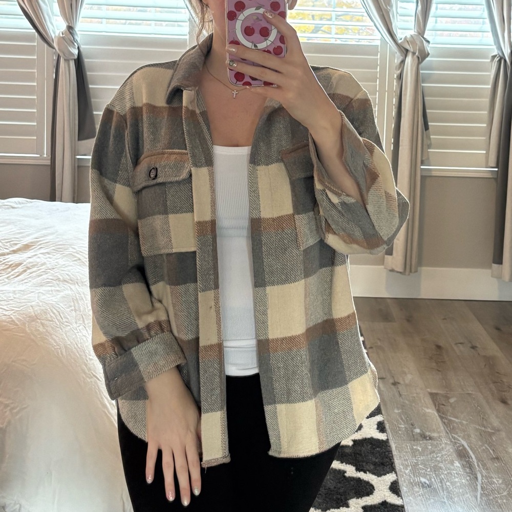 Stylish Gray Plaid Shirt Jacket